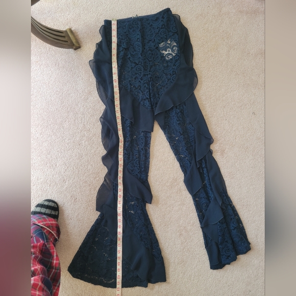 Carli Bybel x Missguided | Lace Ruffle Pants - Size 0 - Picture 5 of 9